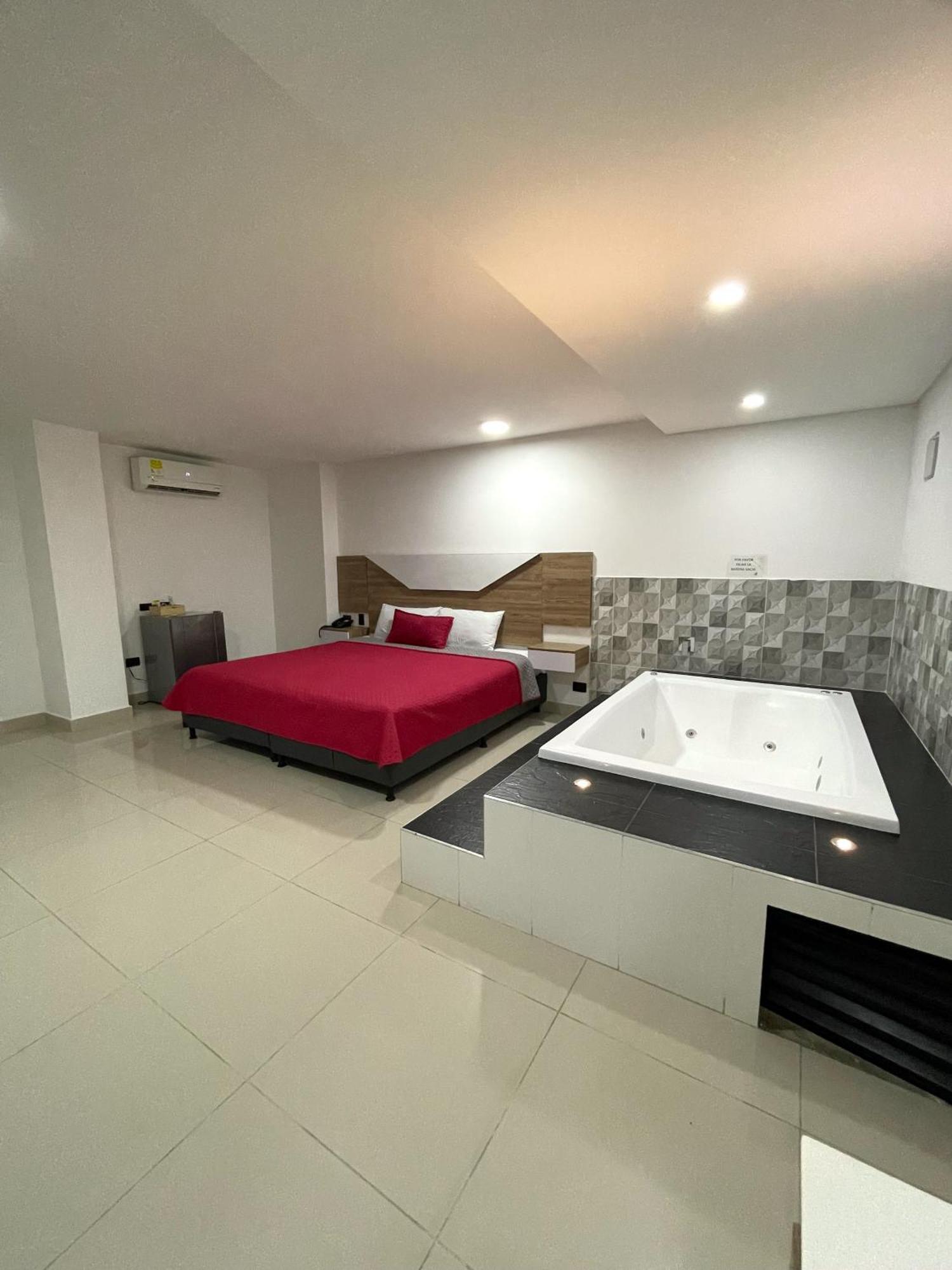 Hotel Ofix Medellín Dış mekan fotoğraf